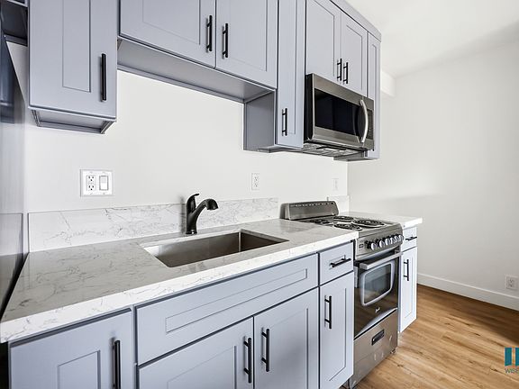 3rd image of 2001 Penmar Ave APT 11