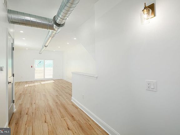 3rd image of 1633 Swain St Floor 1