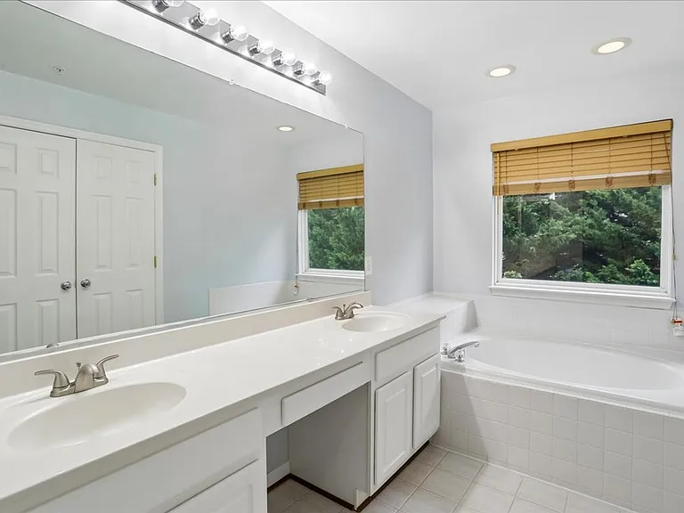 2943 Saint Helen Cir — Photo 19