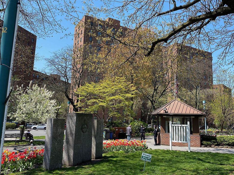 PARKCHESTER OVAL