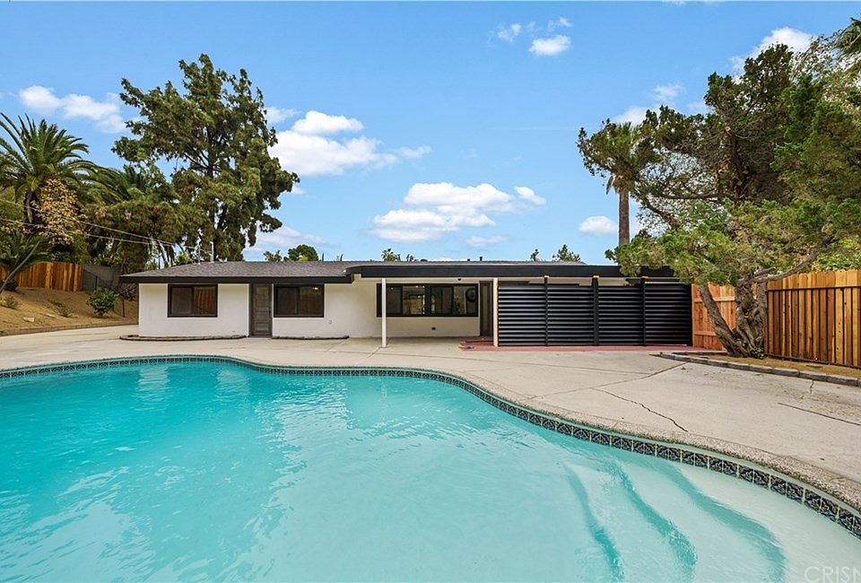 1st image of 5843 Winnetka Ave