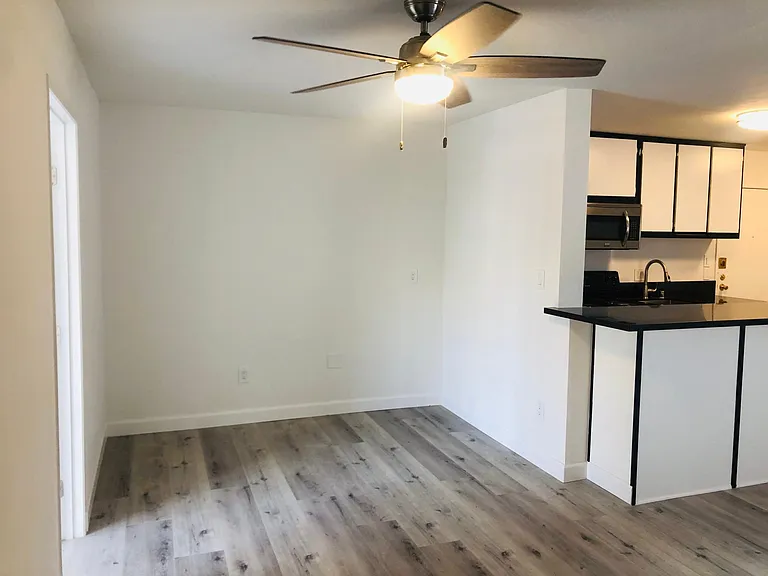 500 S Saint Andrews Pl #101 — Photo 4