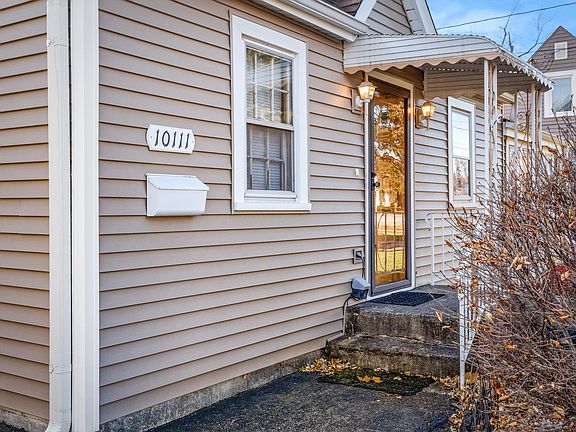 4th image of 10111 Dickens Ave
