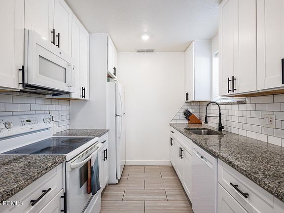 4th image of 4878 S Highland Cir APT 2
