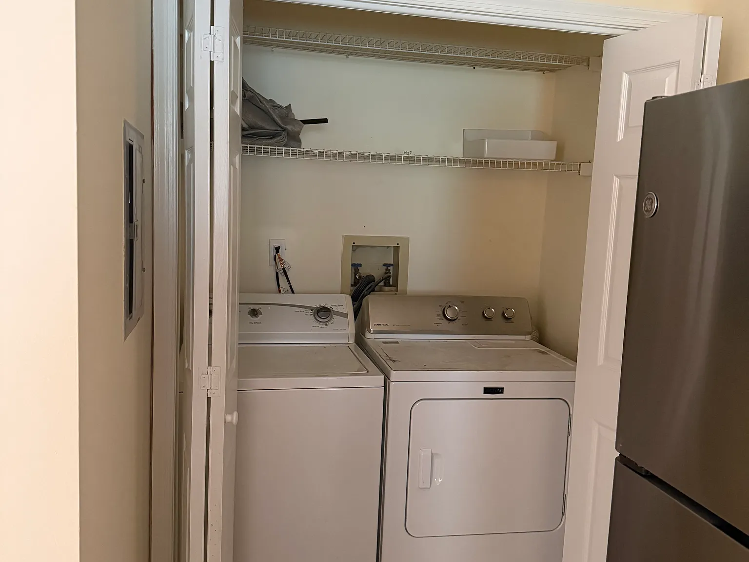 3 bed, 3.5 bath, 1904 sqft, $3,800 — Photo 3