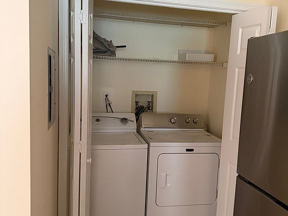 3rd image of 1079 Roseberry Ct