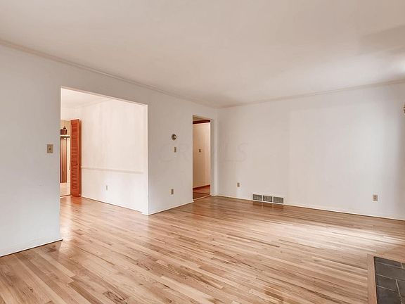 5th image of 324 Abbot Ave