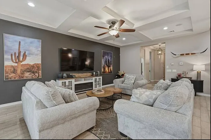 4 bed, 2.5 bath, 2106 sqft, $4,500 — Photo 2