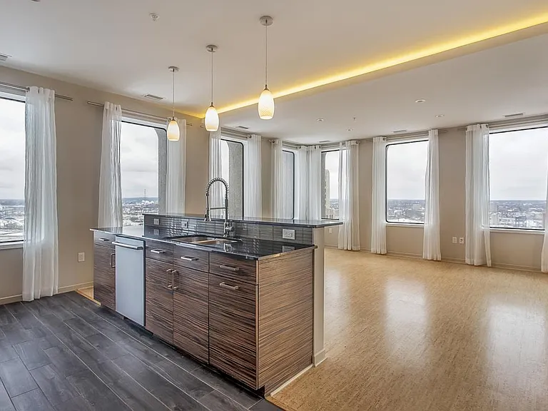 Iconic Living at The 9 — Photo 9