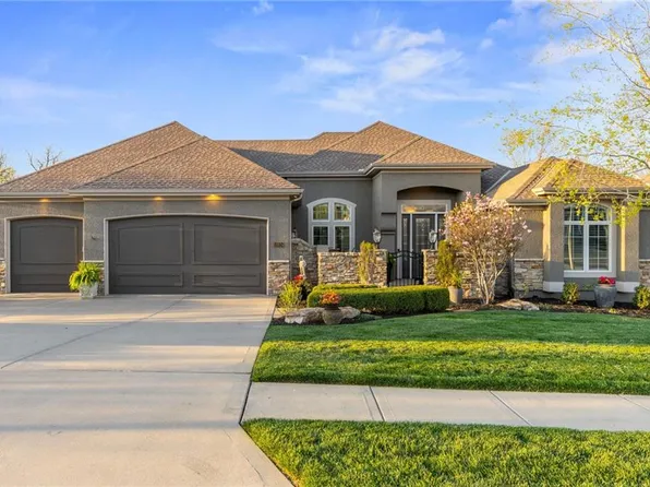 18824 W 98th Ter, Lenexa, KS 66220