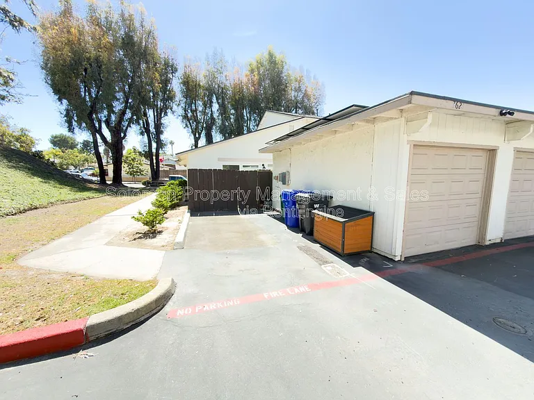 3623 Harbor Crest Way — Photo 4