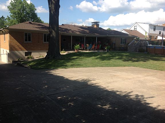 2nd image of 6895 Dovehill Ln