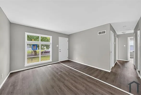 3 bed, 844 sqft, $1,499 — Photo 4