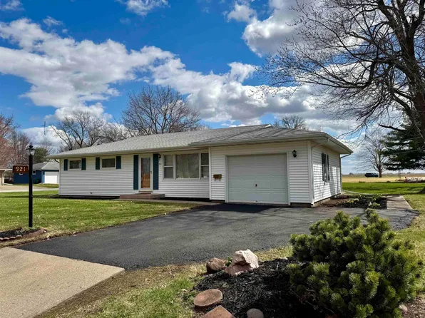 921 Bobby Ave, Macomb, IL 61455