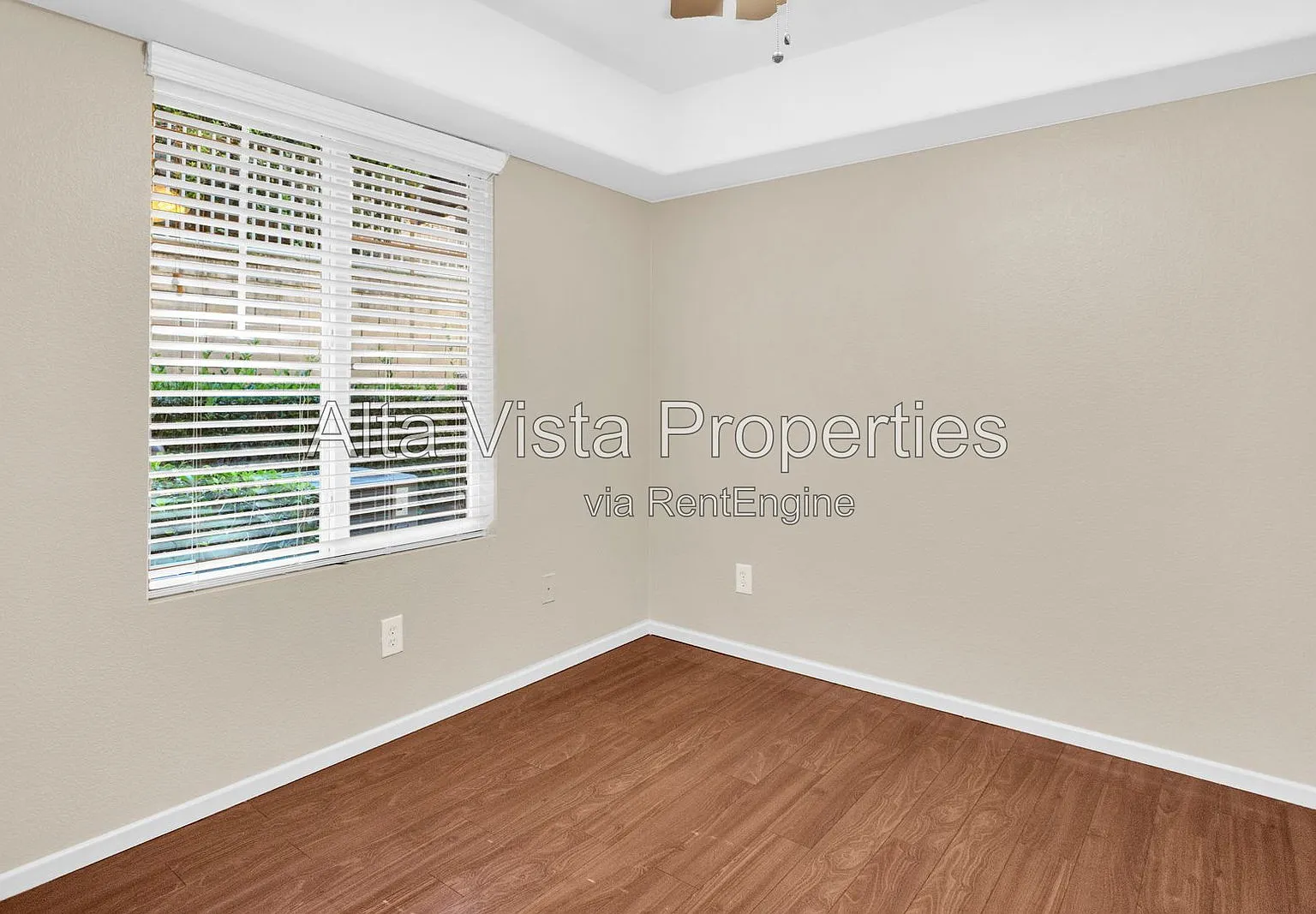 3 bed, 3.5 bath, 1460 sqft, $3,795 — Photo 4