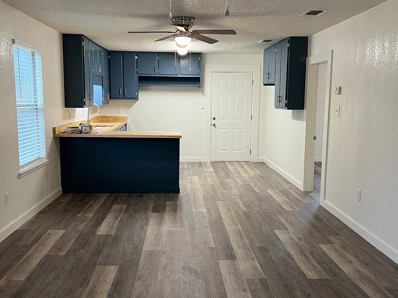 2 bed, 915 sqft, $1,500 — Photo 2