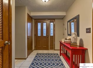 15934 Dorcas Cir, Omaha, NE 68130