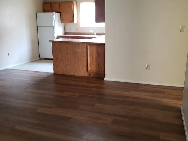 1235 E 7th St — Photo 3