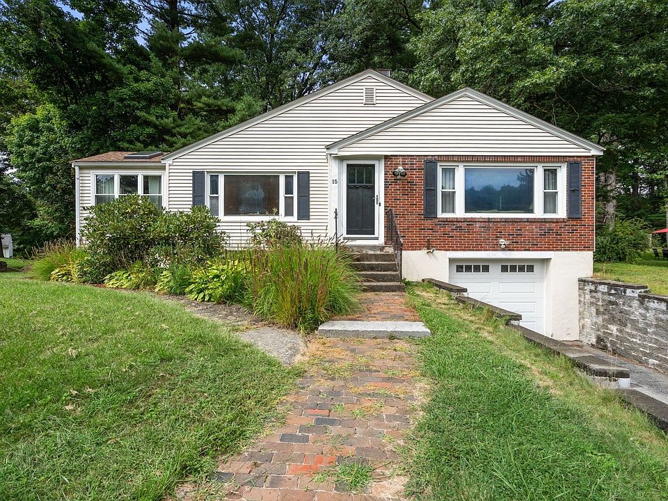 1st image of 15 Claridge Dr