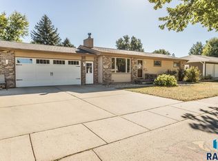 1110 N Lindale St, Luverne, MN 56156