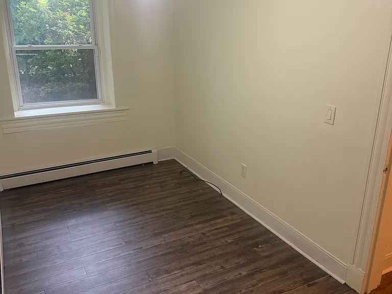 318 Washington St — Photo 13