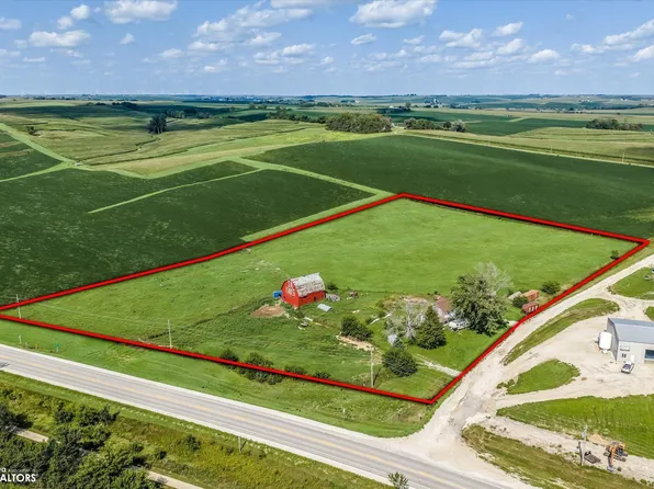 610 8th St, Exira, IA 50076