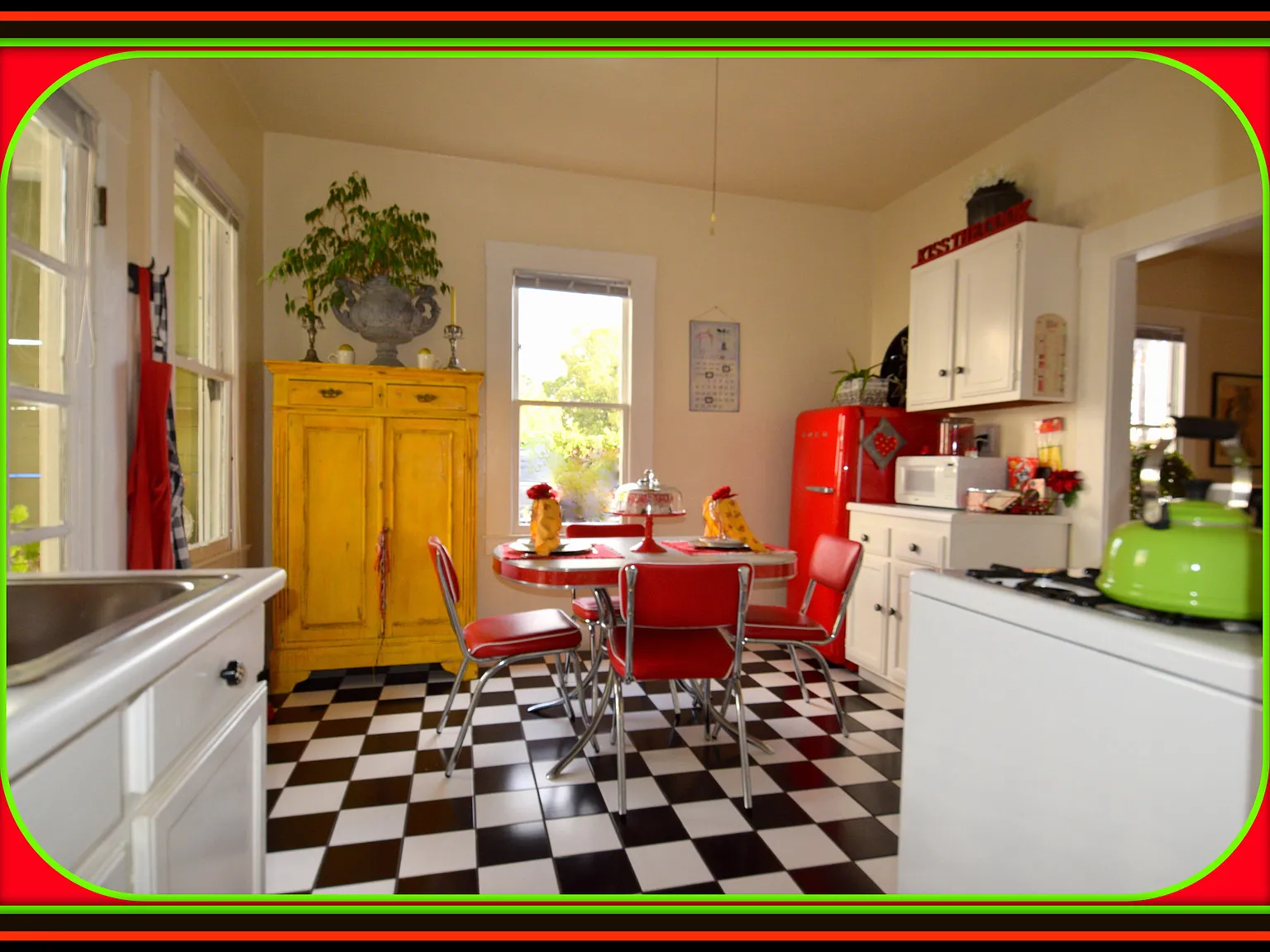 2 bed, 1.0 bath, 1000 sqft, $5,700 — Photo 1