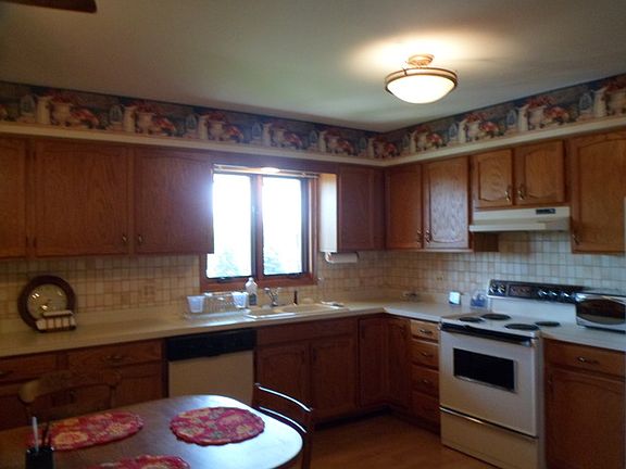 4th image of 11018 Theresa Cir