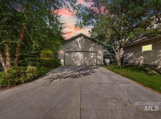 5858 W Riverbend Ln, Boise, ID 83703