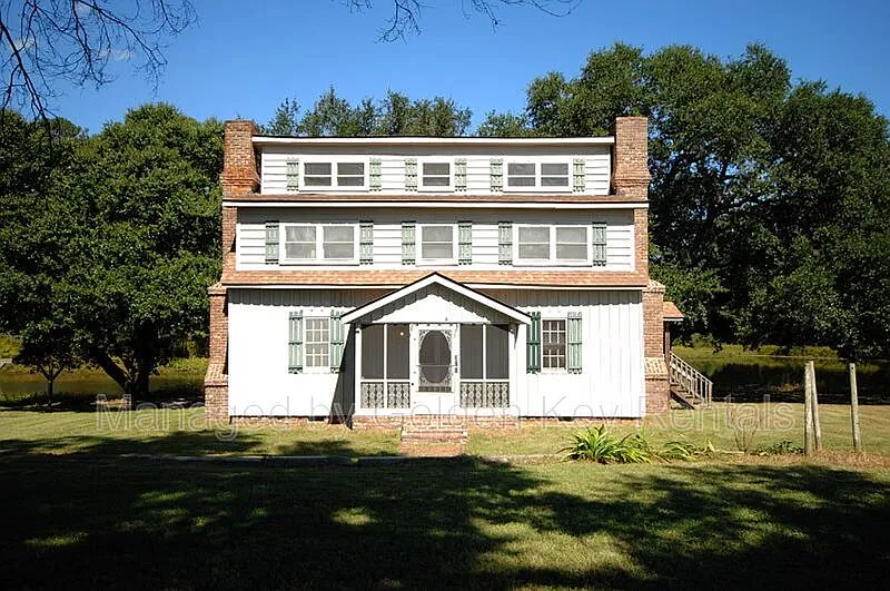 4 bed, 2.0 bath, $2,000 — Photo 1