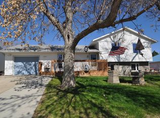 4800 W Roughrider Cir, Mandan, ND 58554