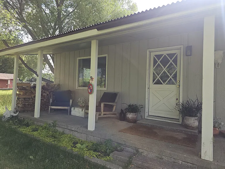 980 Wenzel Ln — Photo 2