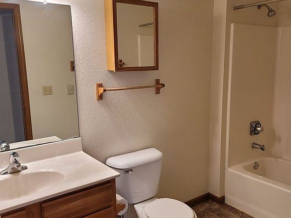 4th image of N113W17066 Driftwood Ct #3