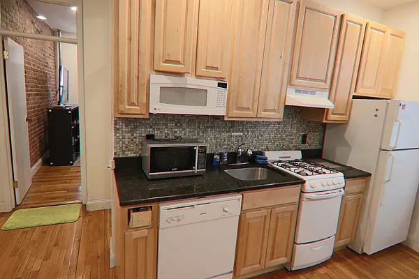 Rented by PMG Real Estate  | media 38