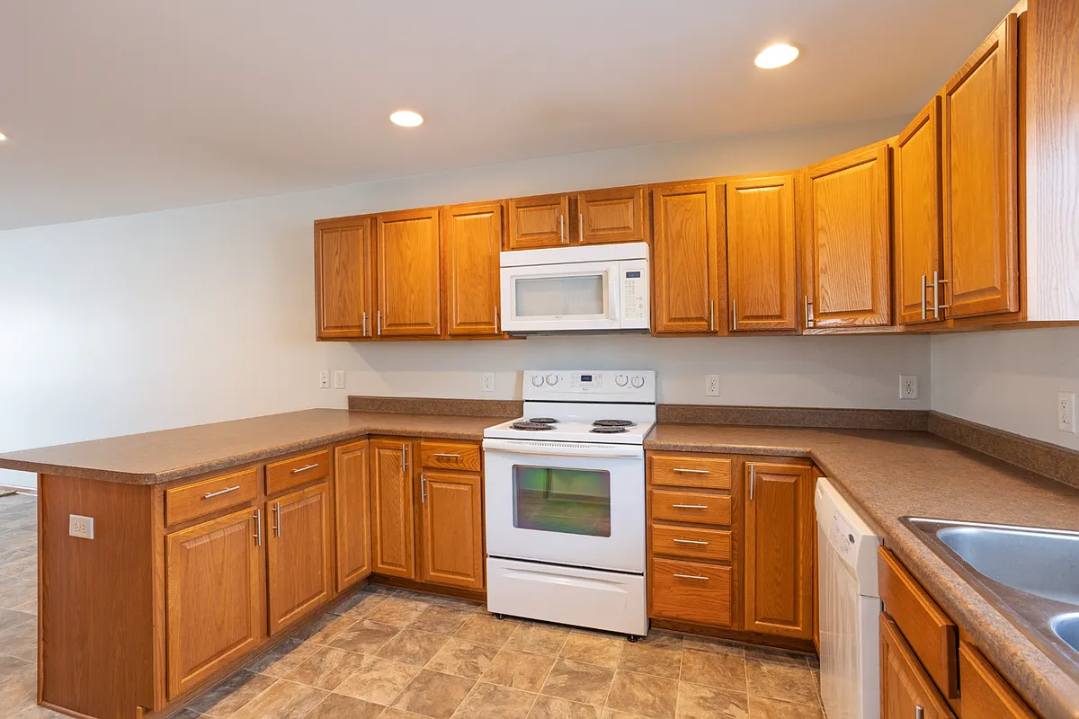 Building Photo - 821 Hawkeye Dr #821