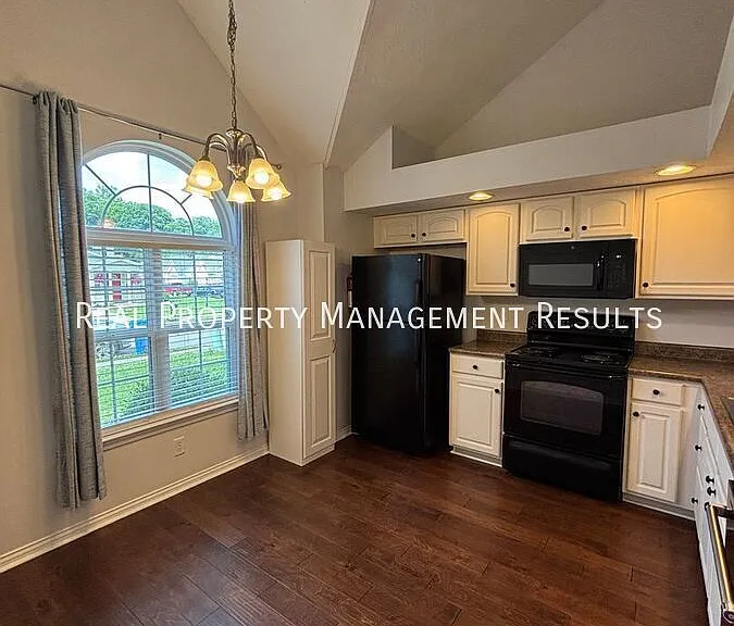 9895 Cove Point Ct — Photo 5
