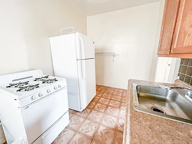 841 W Cornelia Ave #843-1S — Photo 3