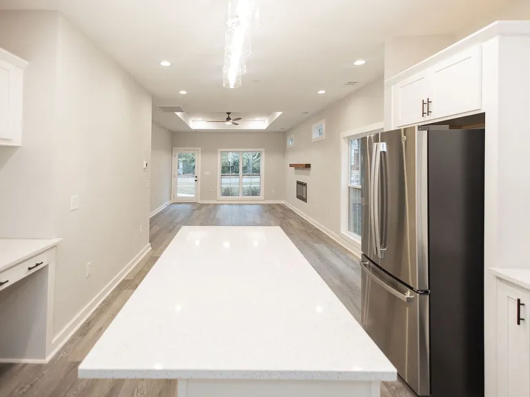 824 W Broad St — Photo 17