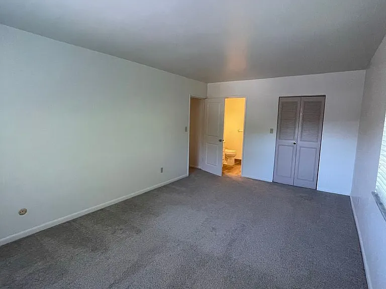 360 Maryland Ave — Photo 46