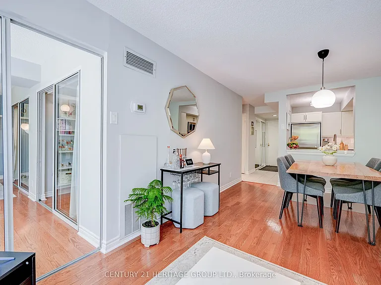 92 King St E #207 — Photo 12