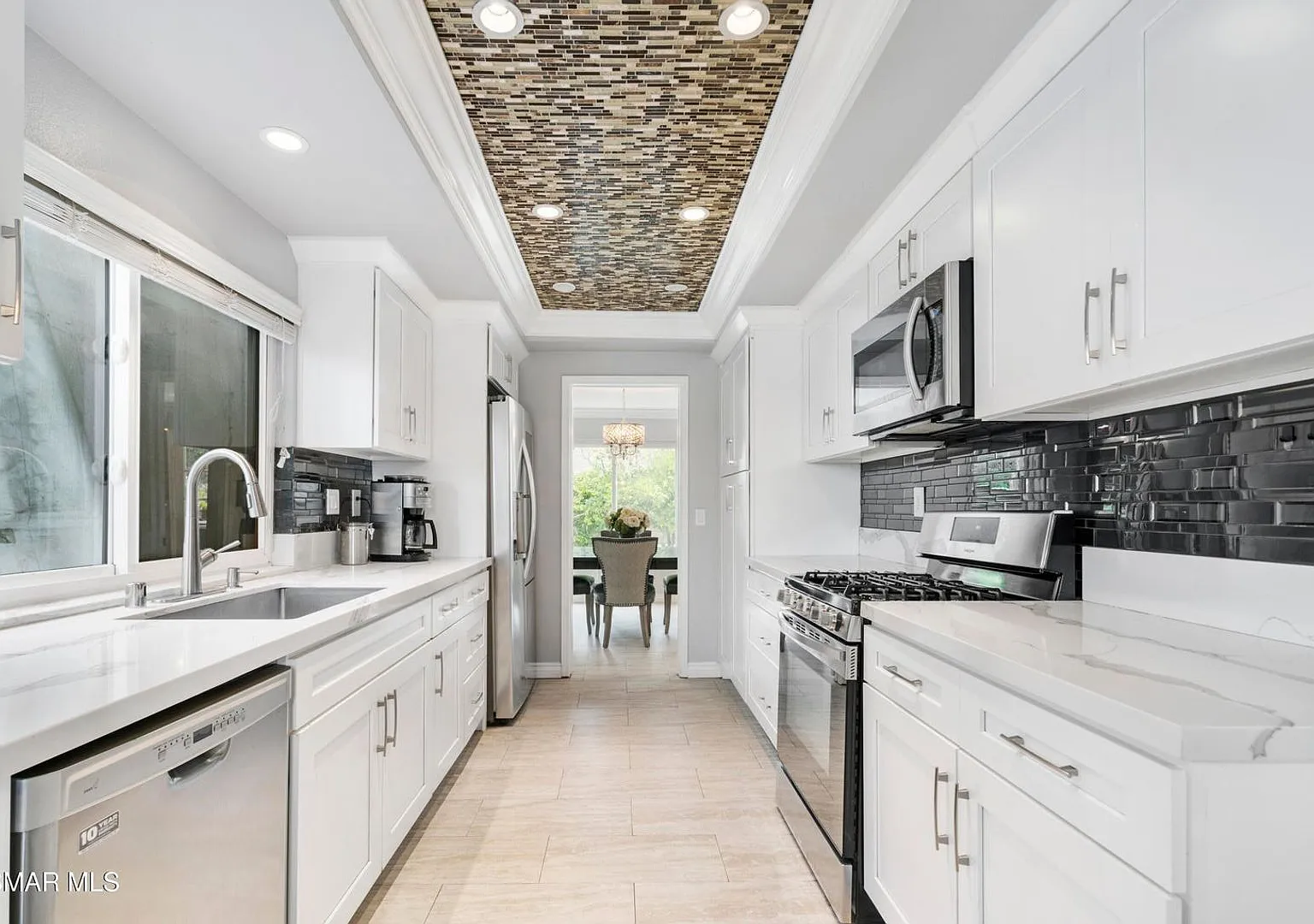 Gorgeous Shadow Run Home perched on a quiet cul de sac in Moorpark with access to community Pool ... — Photo 4