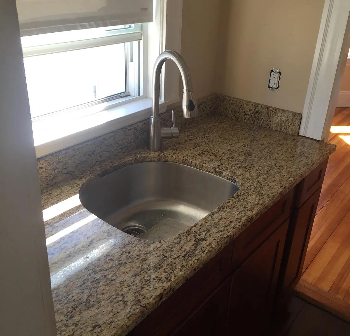 2 bed, 1200 sqft, $2,500 — Photo 4