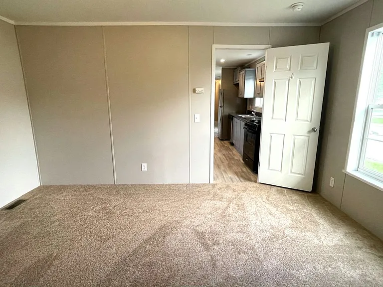473 Linda Ln — Photo 12