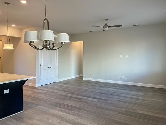 5th image of 3129 Vaughn Way