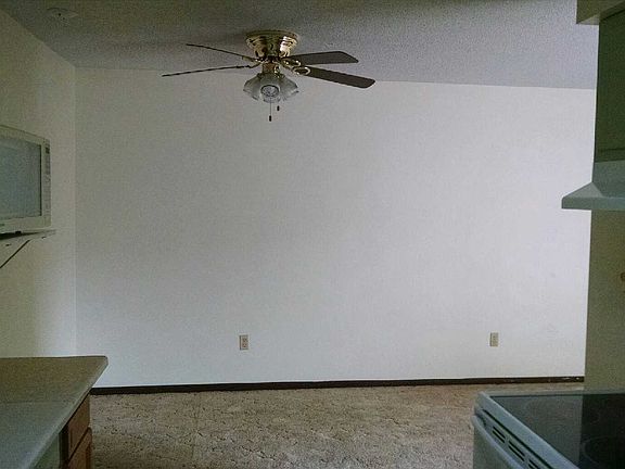 2nd image of 4460 S Poplar St