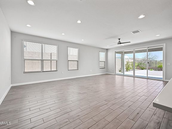 5th image of 2111 E Questa Dr