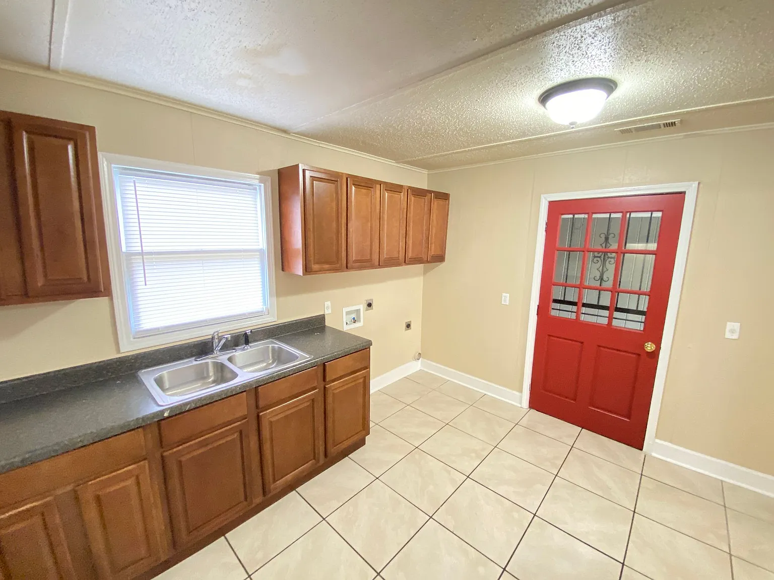 976 Carrolton Rd — Photo 4