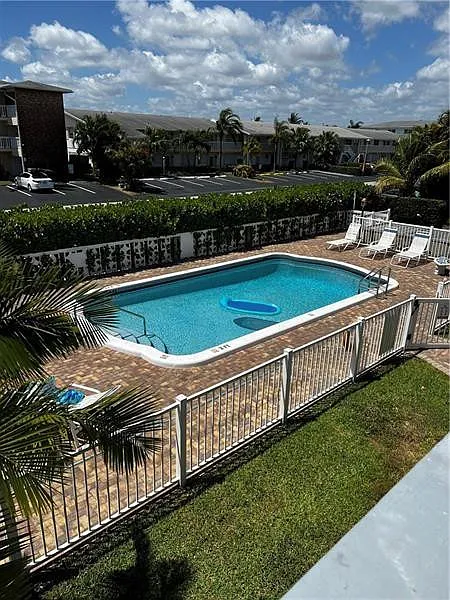 3 bed, 2.0 bath, 1200 sqft, $2,150 — Photo 3