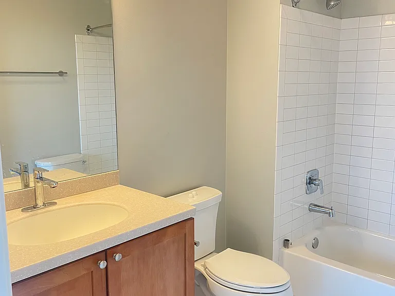 2000 N Milwaukee Ave #301 — Photo 11