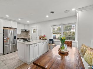 152 Parkview Dr, Teaneck, NJ 07666